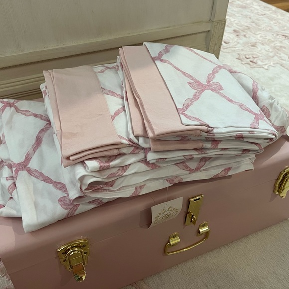 The Beaufort Bonnet Company Other - TBBC Pink Bow Meade Queen Size Sheet Set
